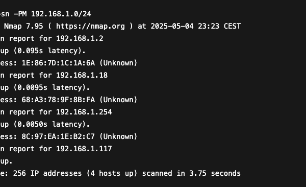 Capture d’écran montrant un outil Netdiscover en train de détecter tous les appareils connectés à un réseau domestique, avec leurs adresses IP, adresses MAC et noms de fabricants